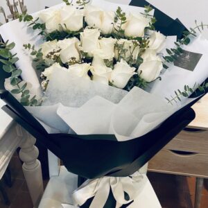 18 white roses in black and white