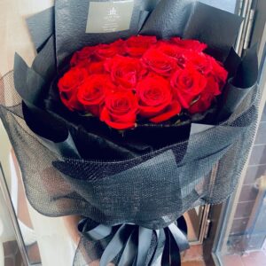 22 red roses in black