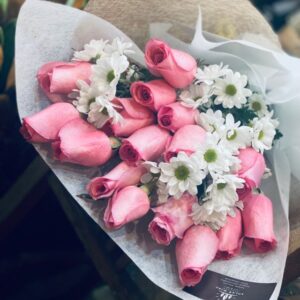 Pink roses with daisy bouquet